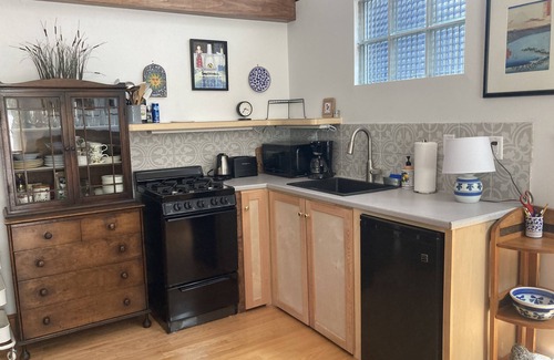 Brunswick Apartment | Lovely intown cottage close to college, shops, coast, in leafy, tranquil setting