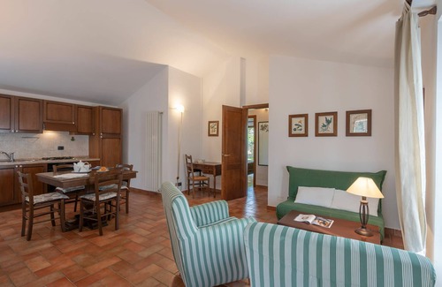 Ponte di Gabbiano Apartment | Lovely apartment for 4 guests with A/C, WIFI, pool, TV and pets allowed, close to Siena