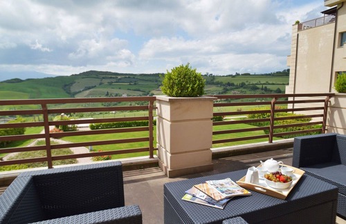 San Casciano dei Bagni Apartment | Lovely apartment for 2 people with pool, A/C, WIFI, TV, terrace and parking