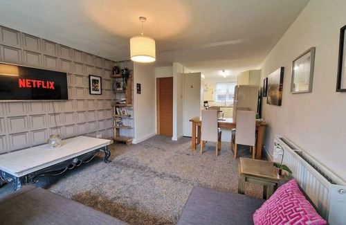 Kirkby Apartment | Lovely Kirkby Flat by City SuperHost