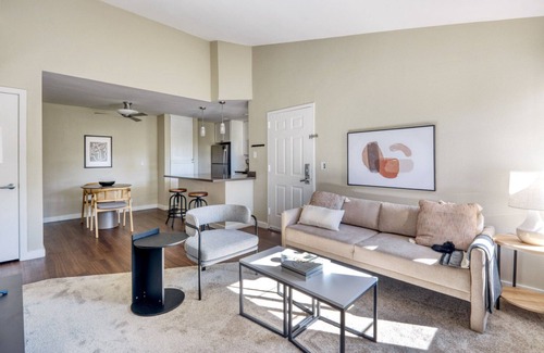 University City Apartment | Lovely La Jolla 1BR w/Gym, W/D & Pool, nr bars & shops, by Blueground