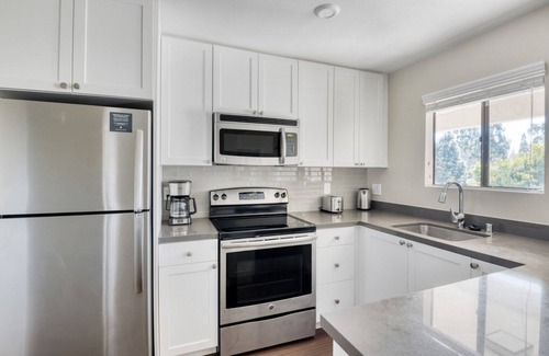 University City Apartment | Lovely La Jolla 1BR w/Gym, W/D & Pool, nr bars & shops, by Blueground