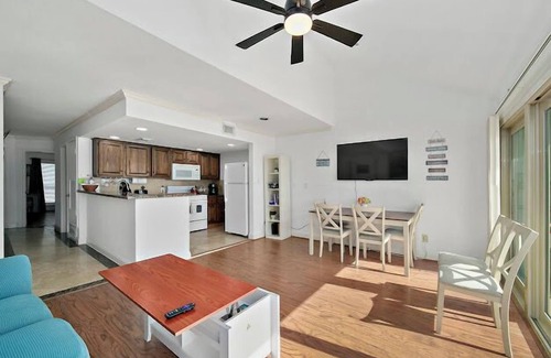 Seven Coves Condo | Lovely lakefront 2/2 condo, fish on balcony