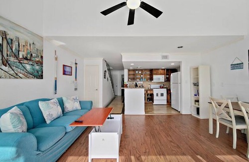 Seven Coves Condo | Lovely lakefront 2/2 condo, fish on balcony