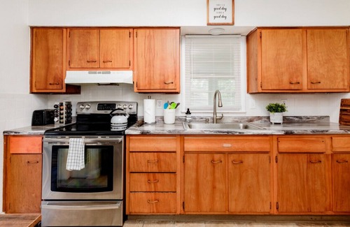 Airport Township House | Lovely Landing Pad near Lambert Airport 3 bed 1.5 bath