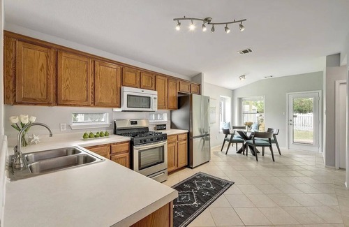 Kyle House | Lovely Private Home close to Austin & San Marcos! Family & Pet Friendly.