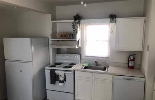 Albany House | Lovely renovated, 2-bedroom home with free parking