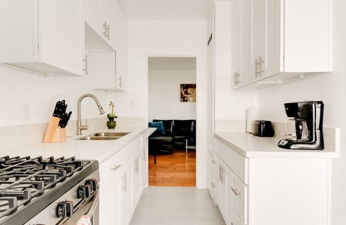 Valley Village Apartment | Lovely Renovated Garden Apt, Great Neighborhood, Fullocked.