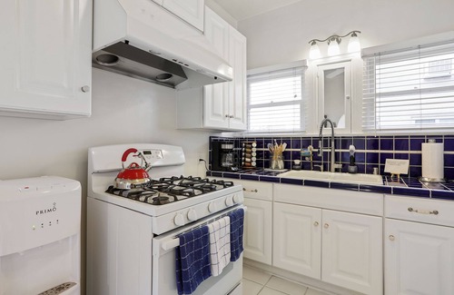Mid City Villa | LOVELY RESTORED VILLA NEAR BEVERLY HILLS
