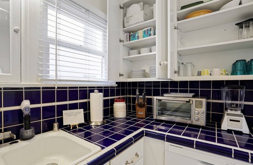 Mid City Villa | LOVELY RESTORED VILLA NEAR BEVERLY HILLS