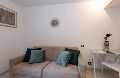 Juan-les-Pins Apartment | Lovely Riviera 2F - One Bedroom Apartment, Sleeps 4