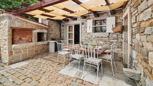 Gracisce Villa | Lovely Rustic Villa Katarina with 2 pools