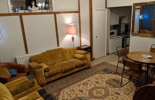 Royal Tunbridge Wells House | Lovely Stables mew's house in hidden town location