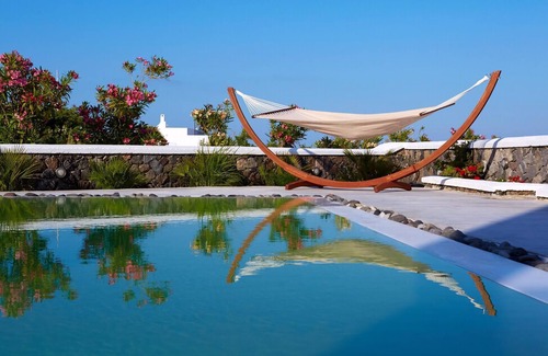Exo Gialos Villa | Lovely Santorini Villa | 3 Bedrooms |.