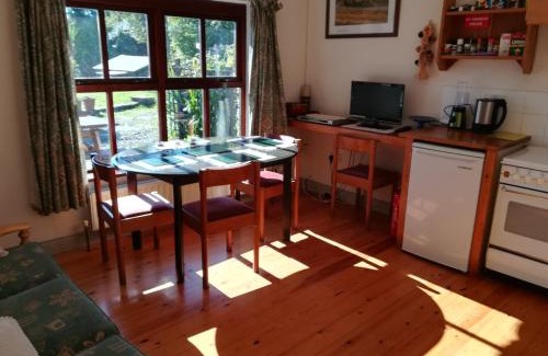 Leap Apartment | Lovely Sea View 2-Bed Apt in Rineen Sleeps 4