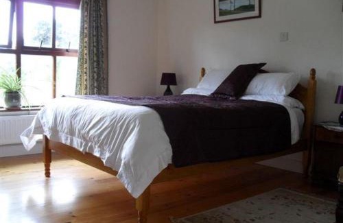 Leap Apartment | Lovely Sea View 2-Bed Apt in Rineen Sleeps 4