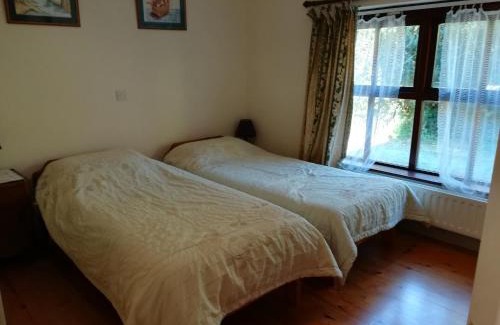 Leap Apartment | Lovely Sea View 2-Bed Apt in Rineen Sleeps 4