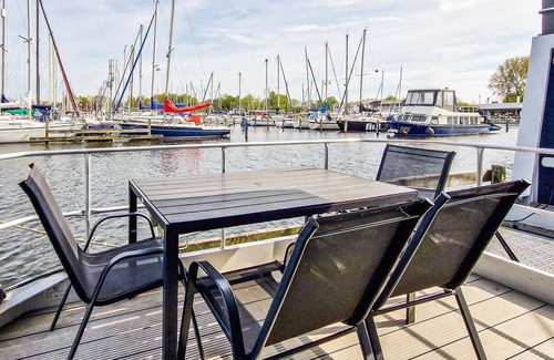 Naarderbos Boat Rental | Lovely ship in Naarden with lake view