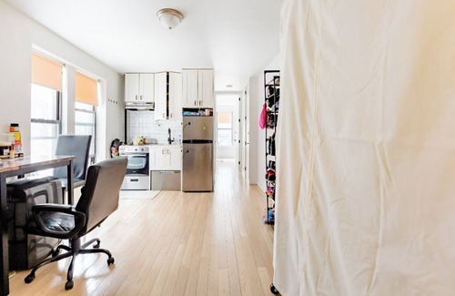 Harlem Apartment | Lovely spacious room