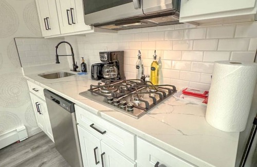 North Ironbound Apartment | Lovely studio for 2 near NYC