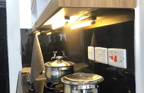 Embakasi Apartment | Lovely studio with WiFi in vibrant Nairobi 5 minutes away from JKIA airport.