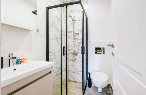 Fatih Apartment | Lovely Suite w King Bed 20 min to Hagia Sophia