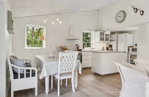 Store Kongsmark House | Lovely summer house close to Stillinge Beach.