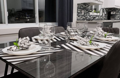 Laval-des-Rapides Apartment | Lovely sunny apartment with private entrance 5 minutes from the metro