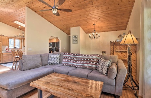 Terra Alta Cabin | Lovely Terra Alta Cabin < 1 Mi to Alpine Lake