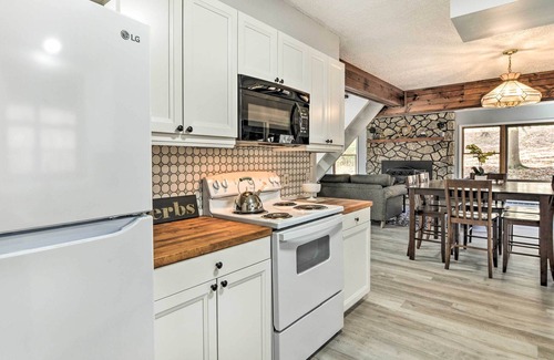 Alpine Lake House | Lovely Terra Alta Retreat w/ Resort Perks!