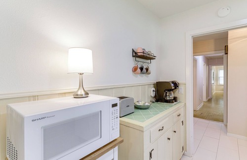Tomball Cottage | Lovely Tomball Home < 1 Mi to Dtwn + Pool Access!
