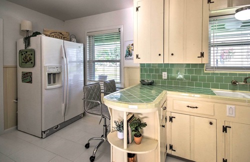 Tomball Cottage | Lovely Tomball Home < 1 Mi to Dtwn + Pool Access!