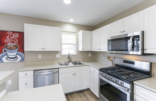 Liberty Area House | Lovely Townhome in Horse Country/Lexington, Ky-Located near Keeneland and city!.