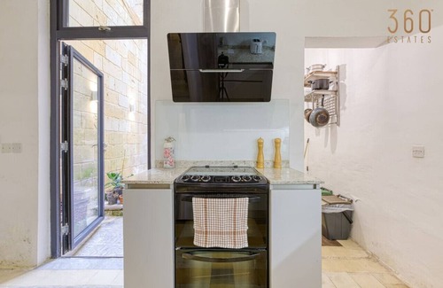 Senglea House | Lovely traditional 4BR Townhouse in charming Isla