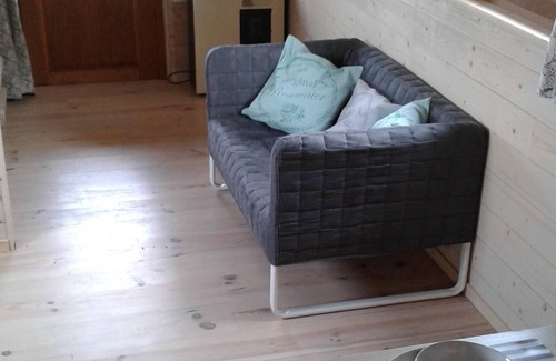 Erezee Cottage | Lovely trailer with tranquility assured.