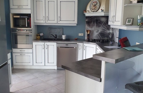 Poids-de-Fiole House | Lovely unfenced single-storey house with unheated covered swimming pool