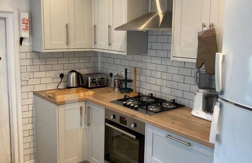Tenby Cottage | LOVELY VICTORIAN COTTAGE WITH GARDEN, TENBY. CENTRAL, NEAR BEACH AND TOWN CENTER