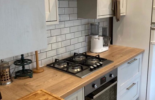 Tenby Cottage | LOVELY VICTORIAN COTTAGE WITH GARDEN, TENBY. CENTRAL, NEAR BEACH AND TOWN CENTER