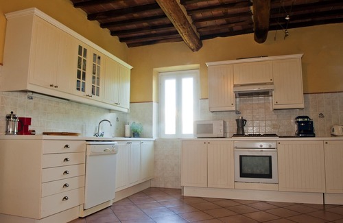 San Ginese Villa | Lovely villa near Lucca, sleeps 15, ideal for pool, beach or sightseeing holiday