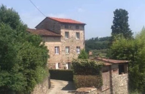 San Ginese Villa | Lovely villa near Lucca, sleeps 15, ideal for pool, beach or sightseeing holiday