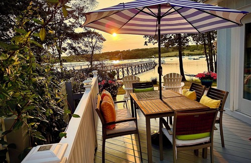 New Harbor House | Lovely waterfront cottage on Pemaquid Harbor. Weekly stays Saturday to Saturday.