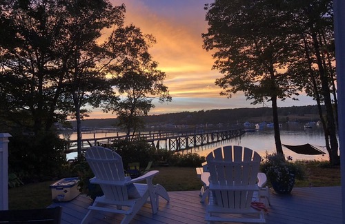 New Harbor House | Lovely waterfront cottage on Pemaquid Harbor. Weekly stays Saturday to Saturday.