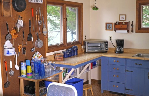 Henderson Cottage | Lovely waterfront home on Lake Ontario