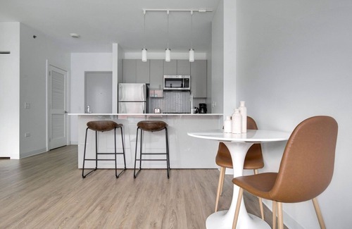 West Loop Apartment | Lovely West Loop 1BR w/Gym & Pool in heart of Greektown, by Blueground