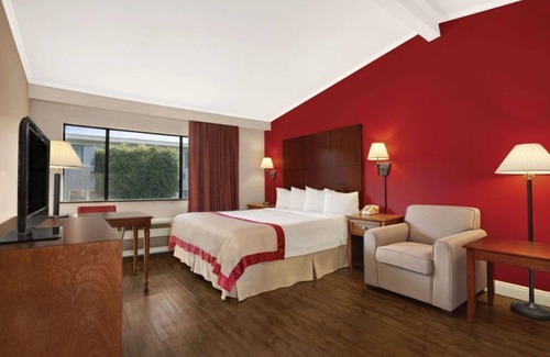Torrance Hotel | Lover's Paradise! Romantic and Cozy Unit, Restaurant, Pool