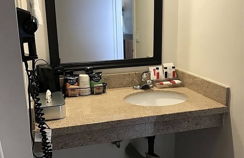 Torrance Hotel | Lover's Paradise! Romantic and Cozy Unit, Restaurant, Pool