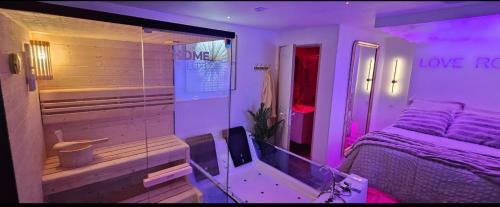 Rive-de-Gier Apartment | LoveRoom by LimousineLyonnaise