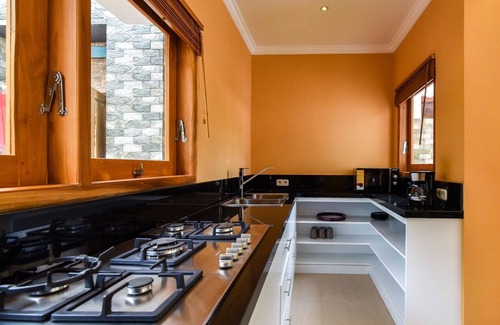 Kaliasem Villa | Lovina Luxury 3BR Villa With Pool & Free Breakfast!