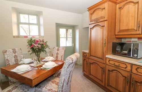 Barnard Castle Cottage | LOW SHIPLEY COTTAGE, pet friendly, with hot tub in Barnard Castle