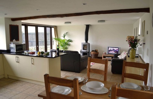 Honiton House | Lower Curscombe Barn - Beautiful 400-year-old threshing barn. Pet-friendly.
